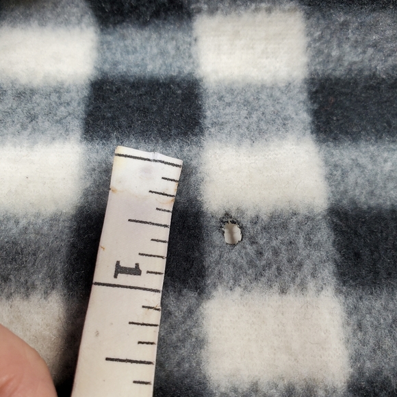 Black and White Checkered Fleece Scarf - Picture 6 of 12